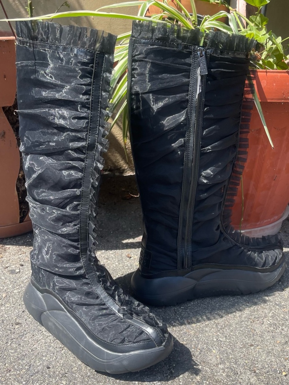 Collina Strada Tall Ruffle Boots Black
Women’s Sz 10 US EU 41 Men’s Sz 8